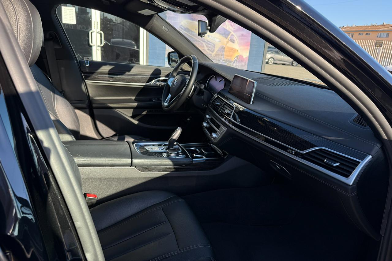 BMW 7-Series 740i 2019