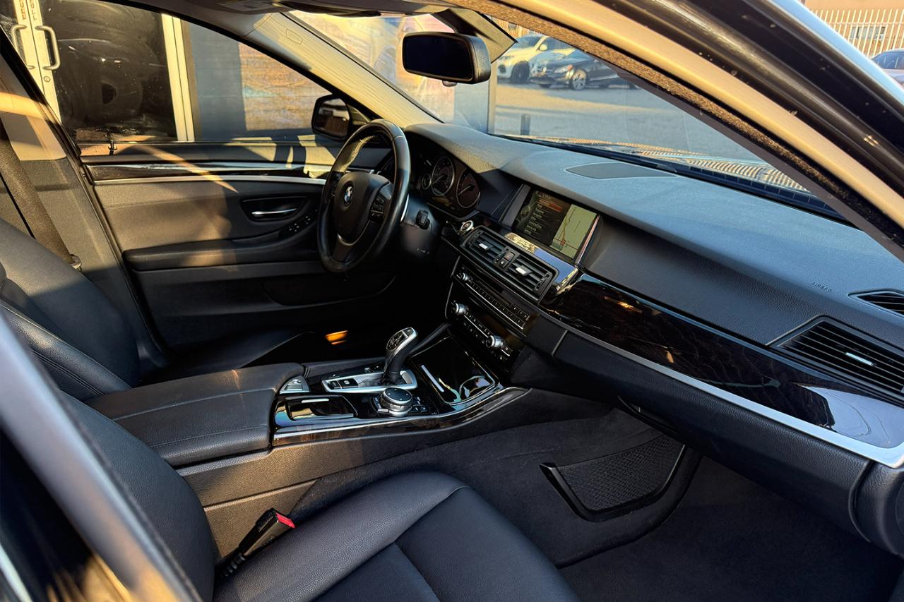 BMW 5-Series 528i 2016