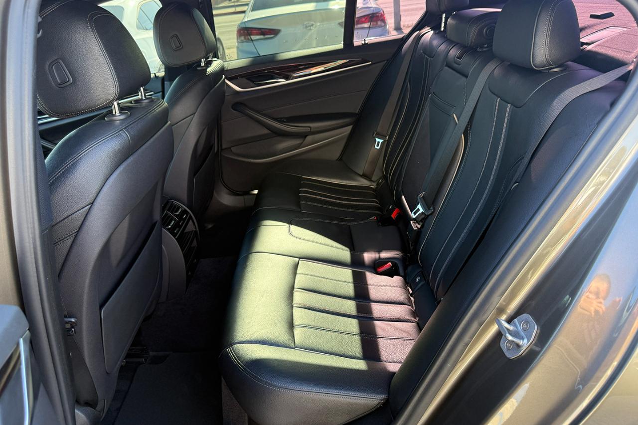 BMW 5-Series 530i 2018