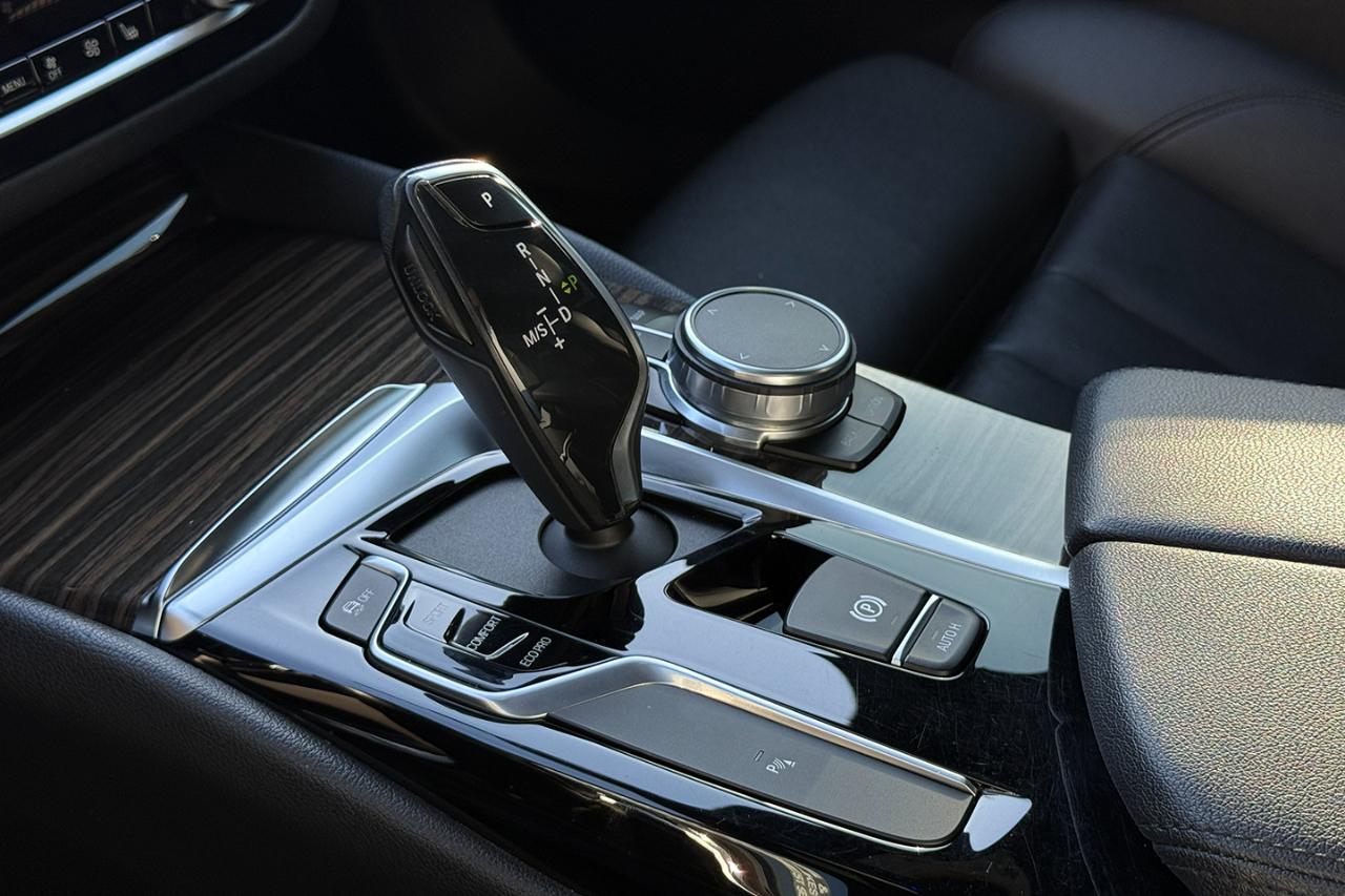 BMW 5-Series 530i 2019