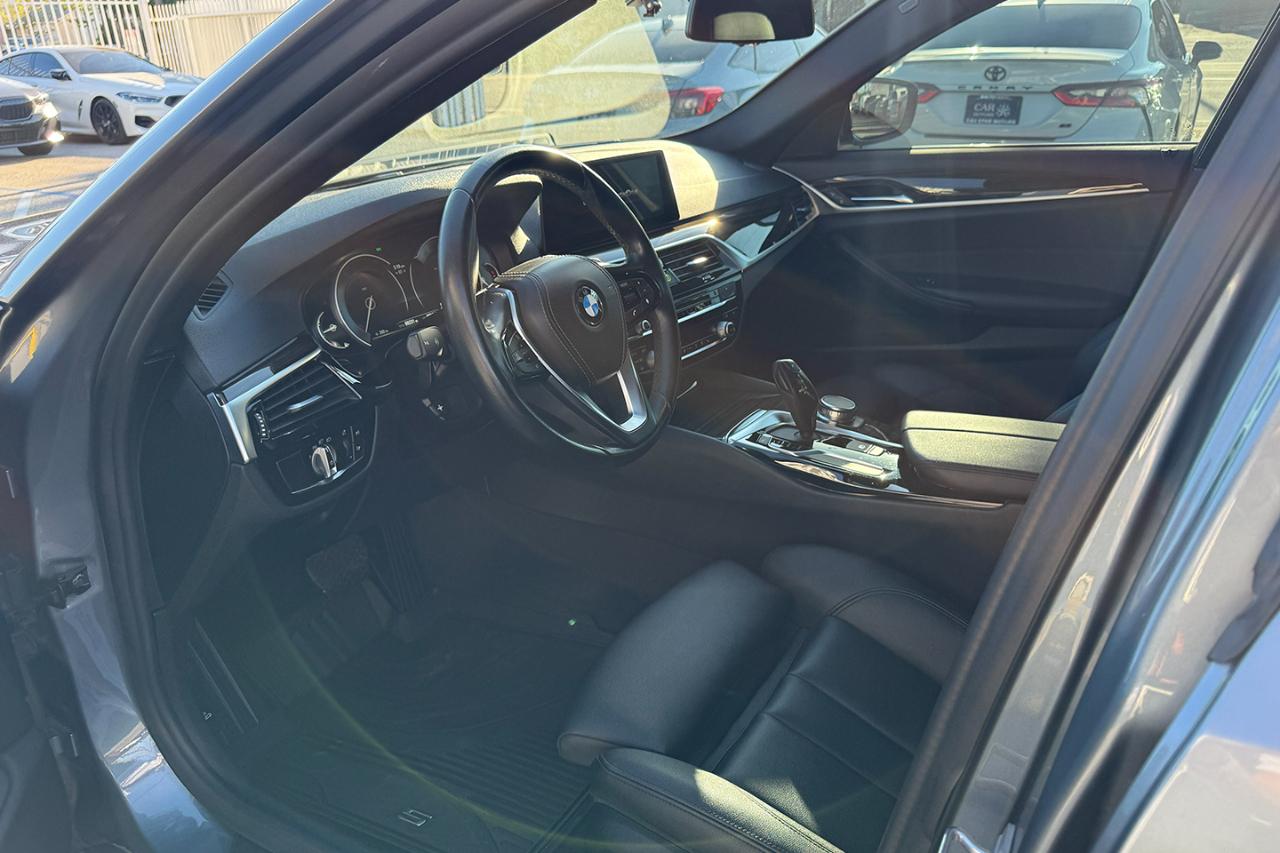 BMW 5-Series 530i 2019