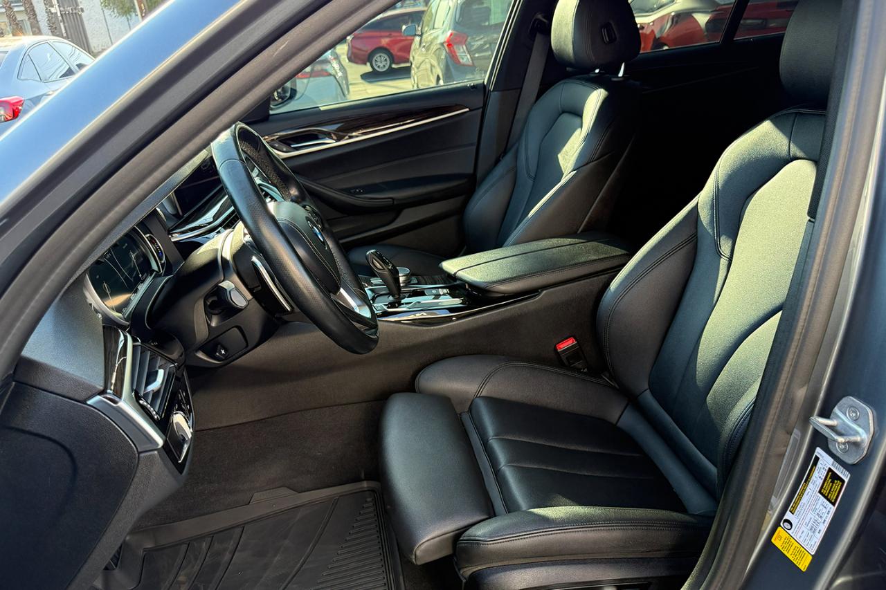 BMW 5-Series 530i 2019