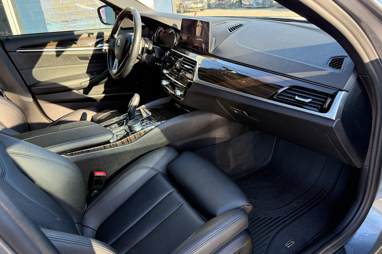 BMW 5-Series 530i 2019