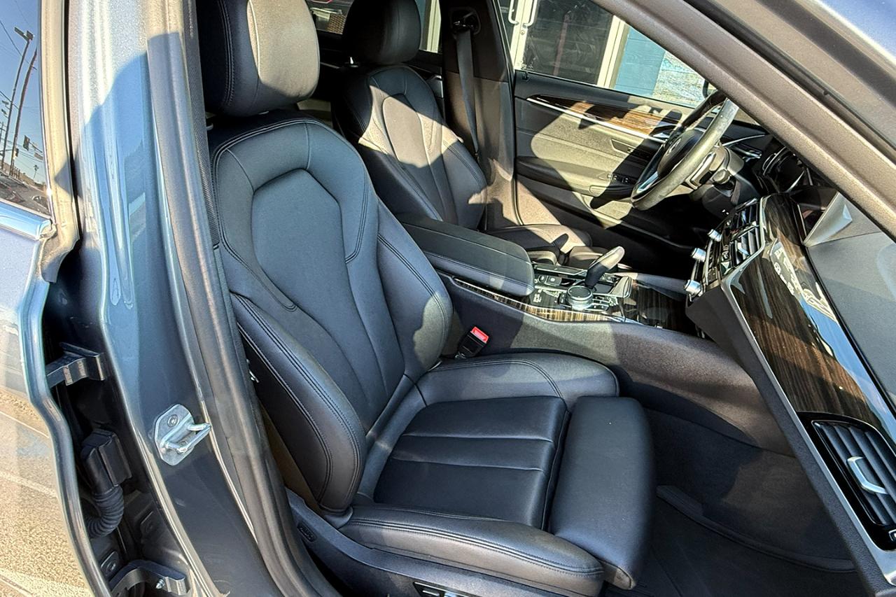 BMW 5-Series 530i 2019