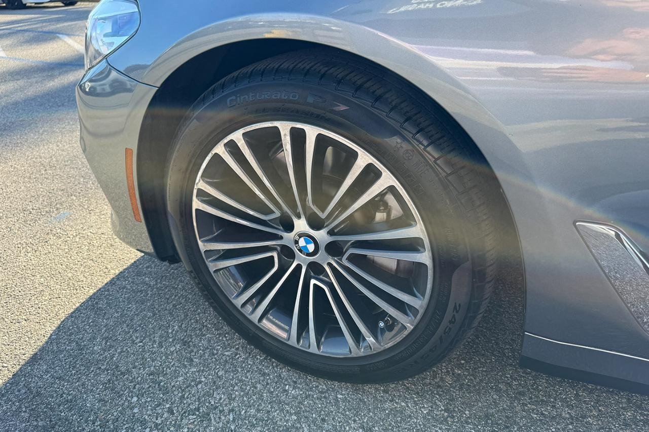 BMW 5-Series 530i 2019