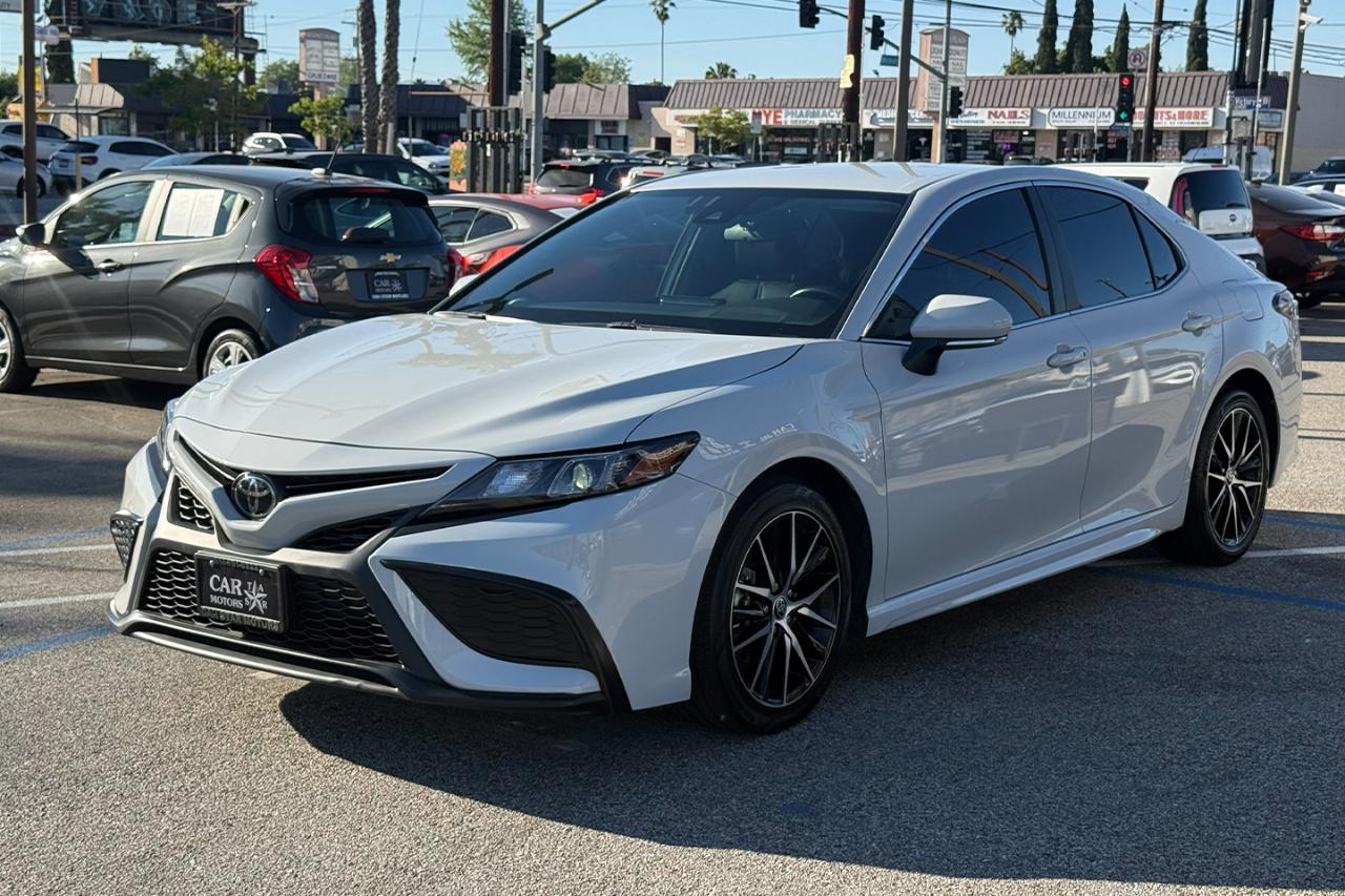 Toyota Camry SE 2023