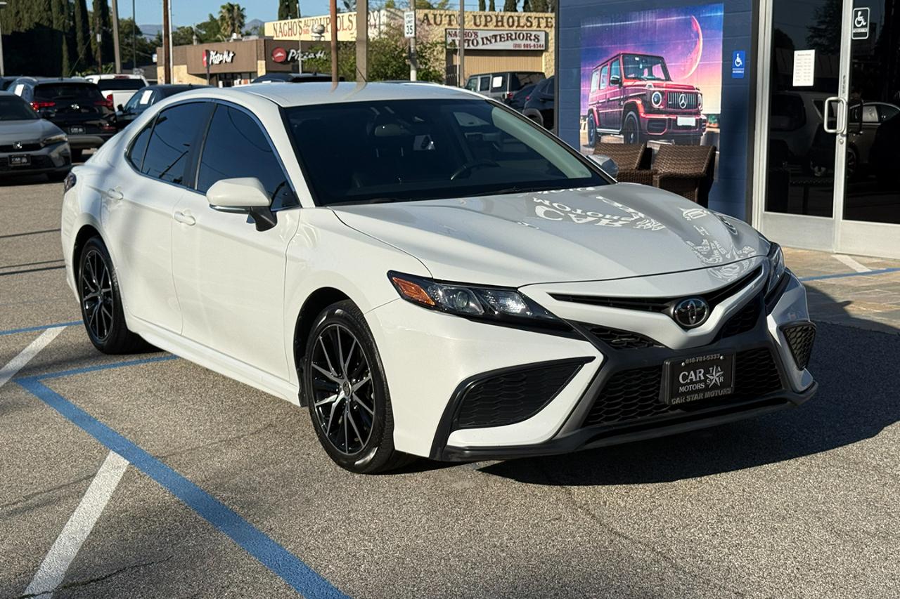 Toyota Camry SE 2023
