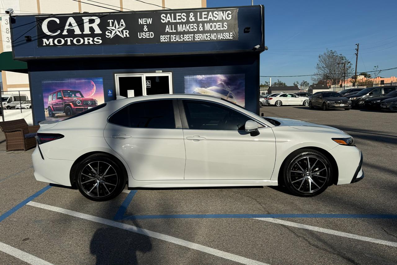 Toyota Camry SE 2023