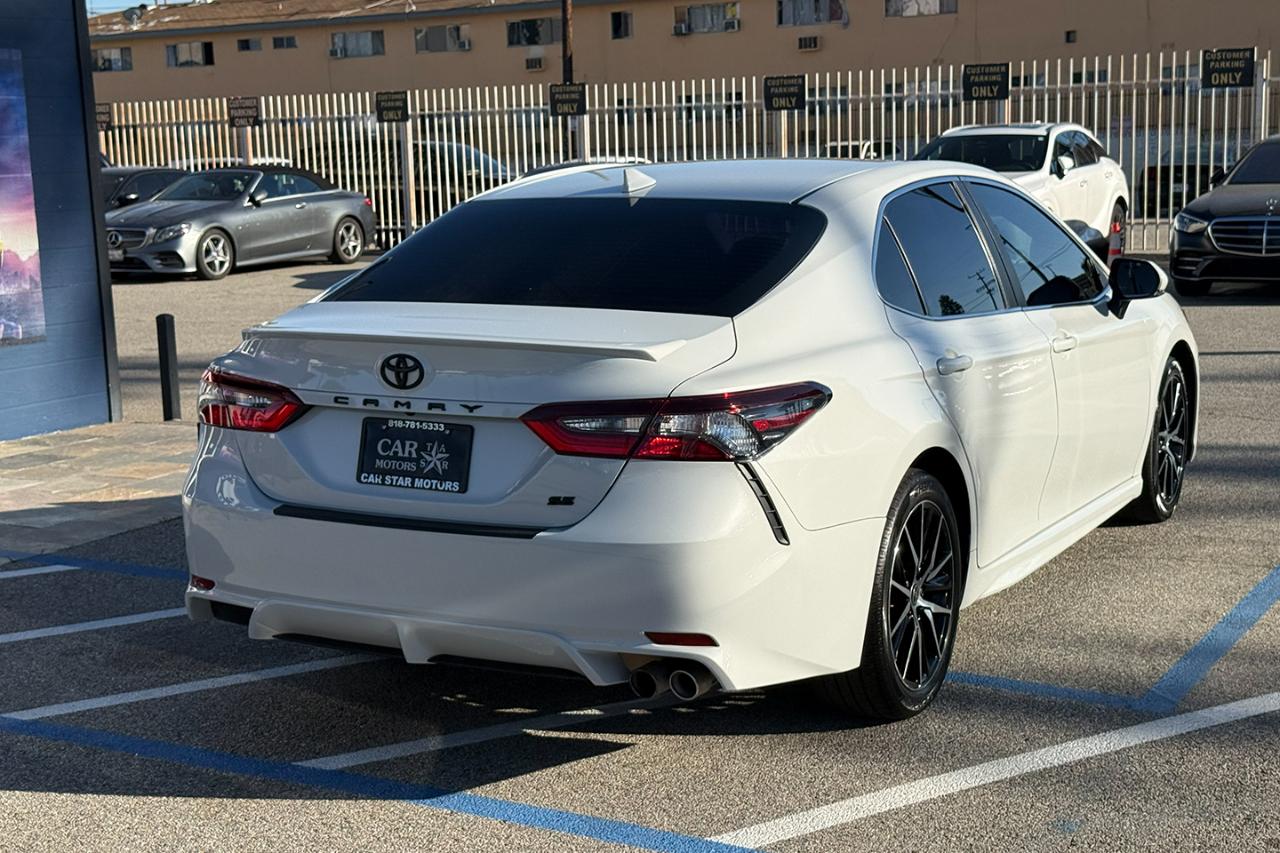 Toyota Camry SE 2023