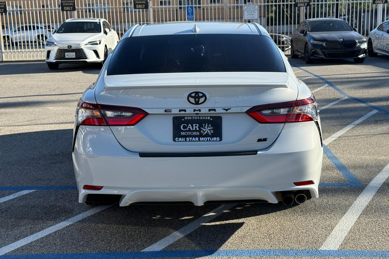 Toyota Camry SE 2023