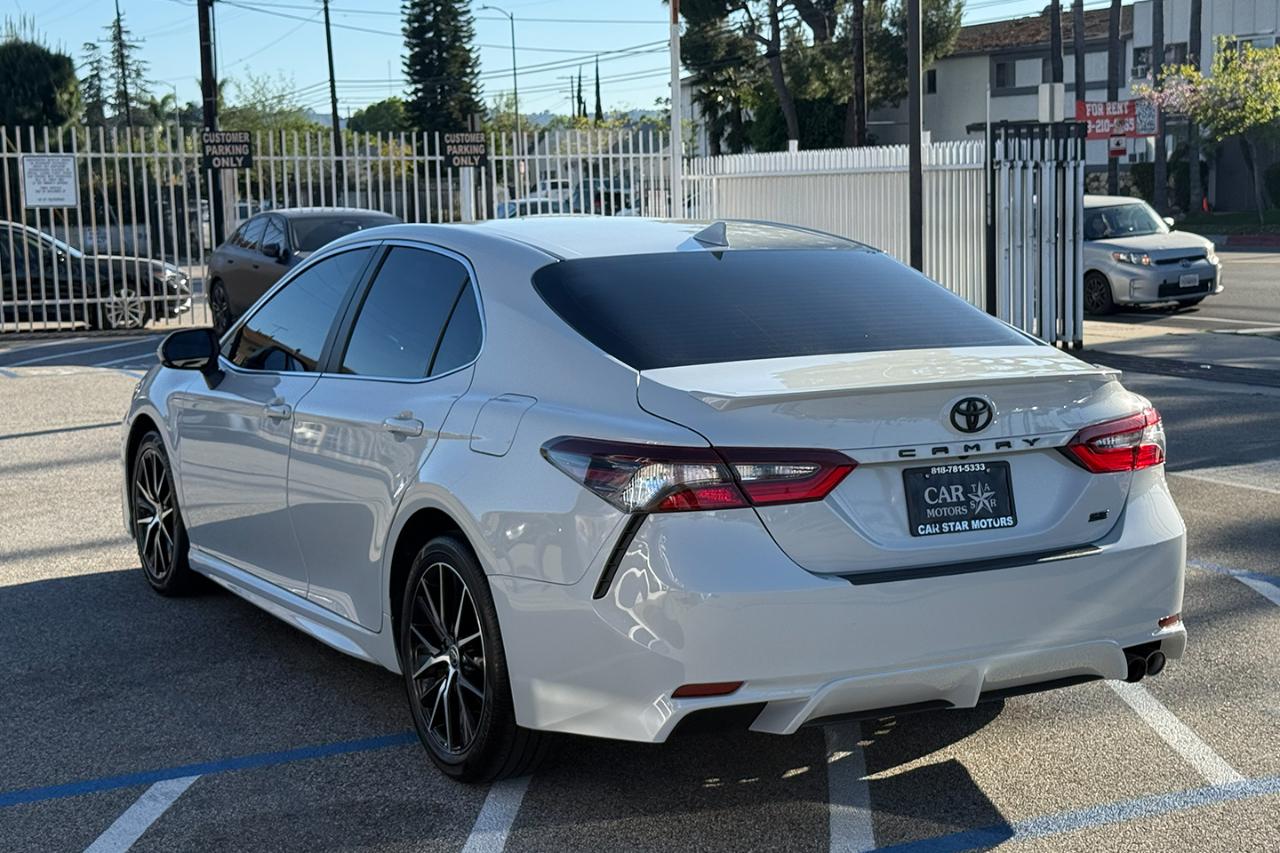 Toyota Camry SE 2023