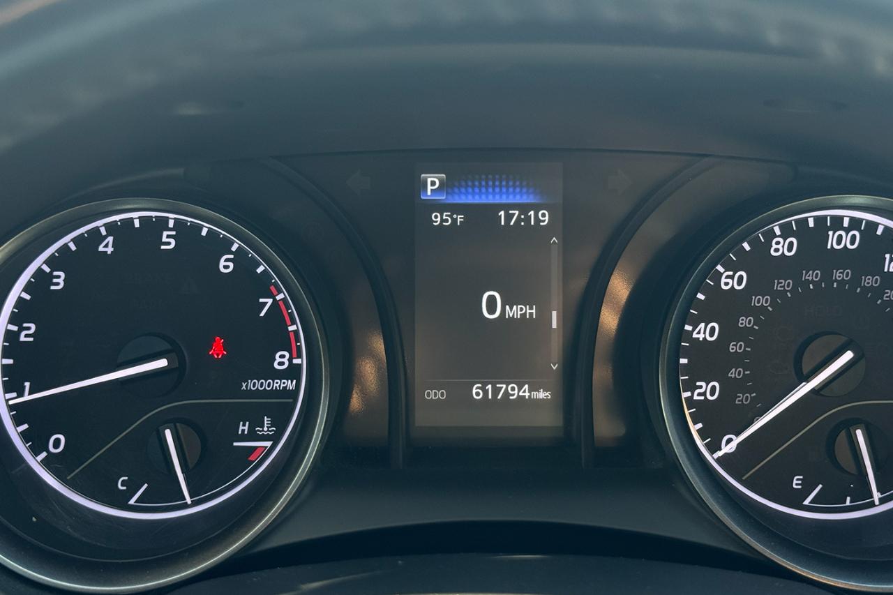 Toyota Camry SE 2023