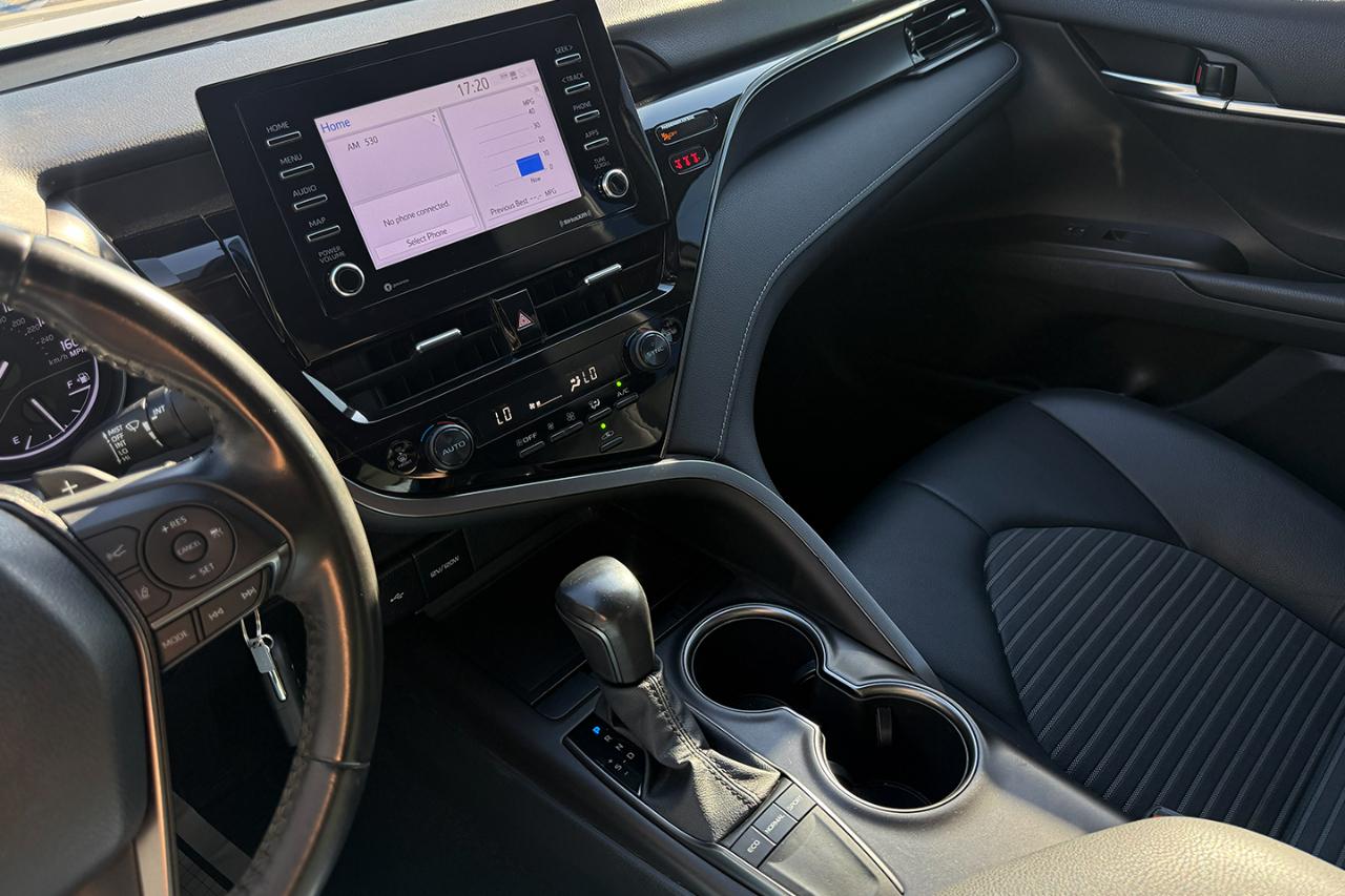 Toyota Camry SE 2023