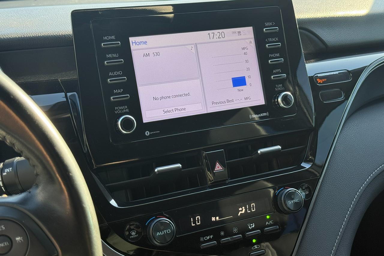 Toyota Camry SE 2023