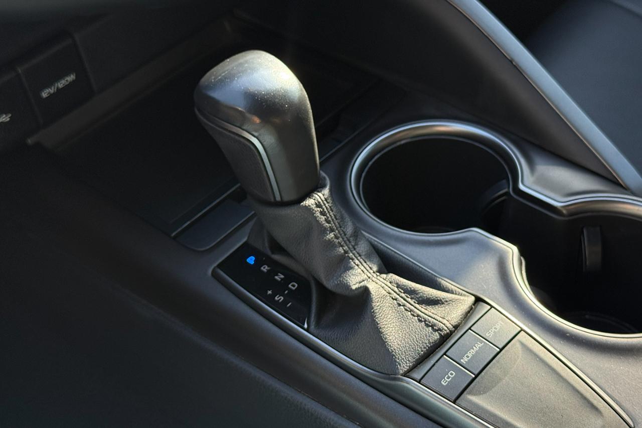 Toyota Camry SE 2023