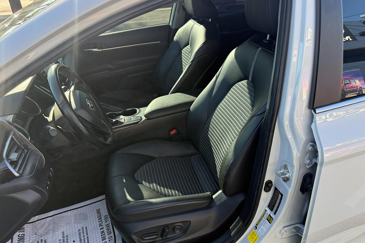 Toyota Camry SE 2023