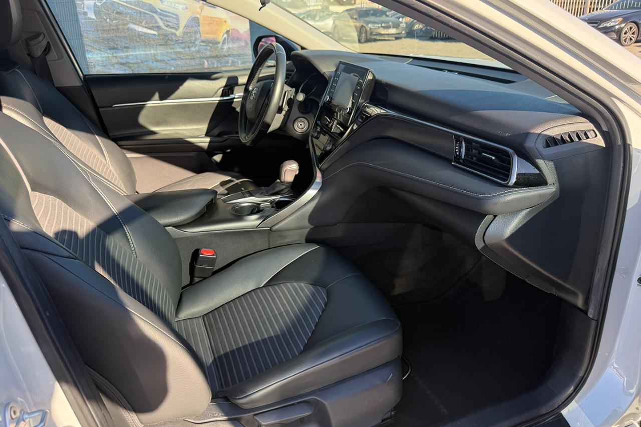 Toyota Camry SE 2023