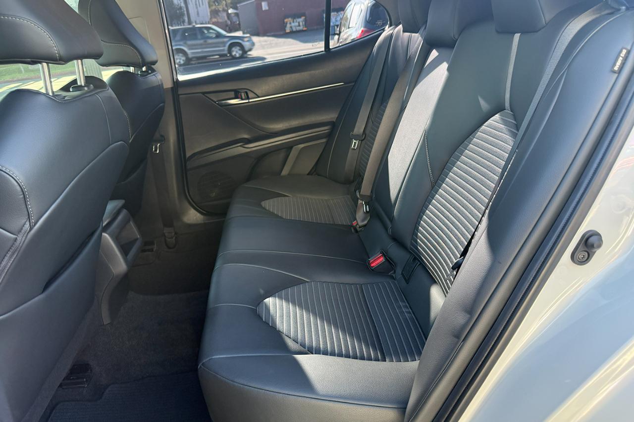 Toyota Camry SE 2023