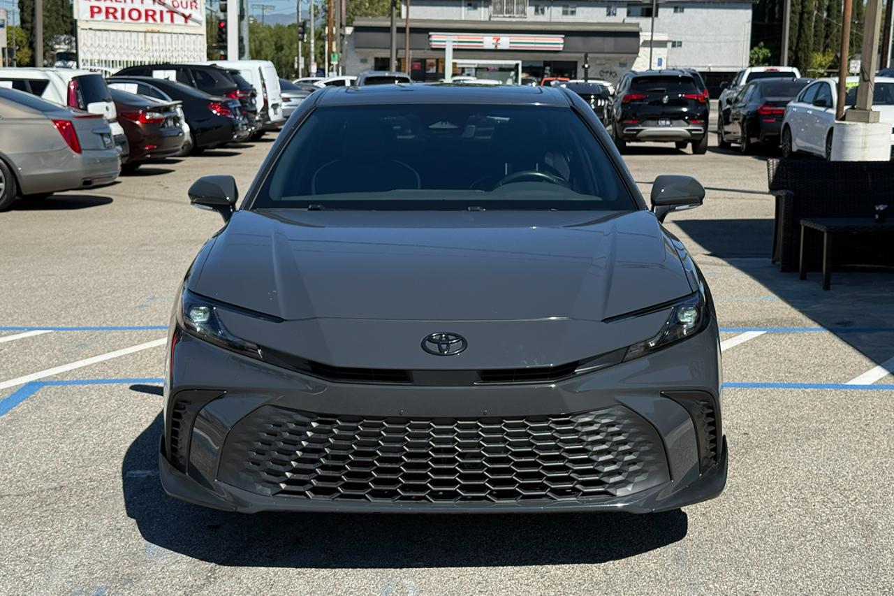 Toyota Camry Hybrid SE 2025