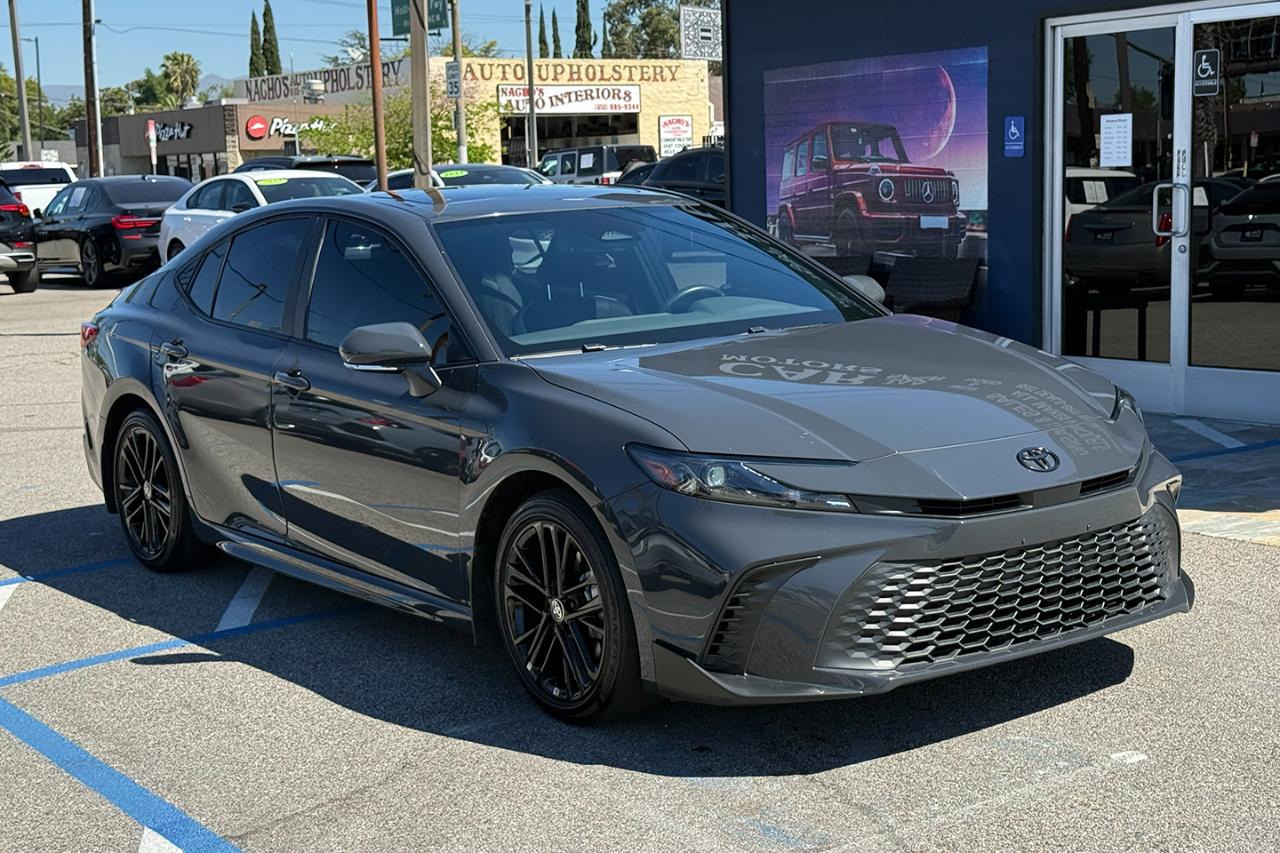 Toyota Camry Hybrid SE 2025