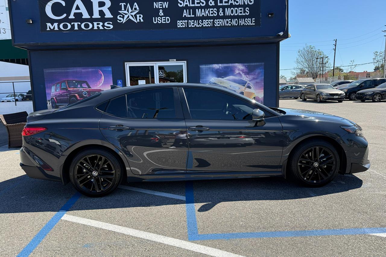 Toyota Camry Hybrid SE 2025