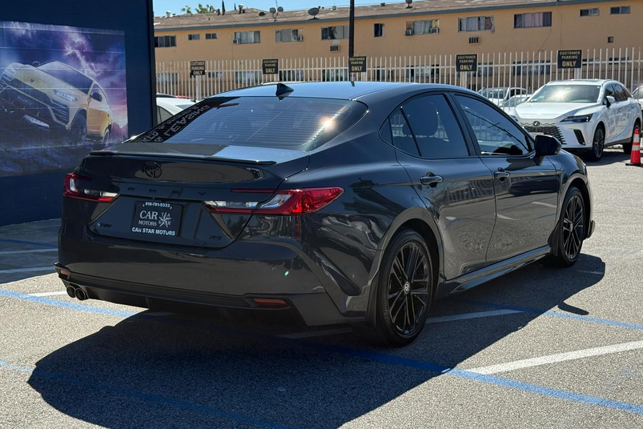 Toyota Camry Hybrid SE 2025