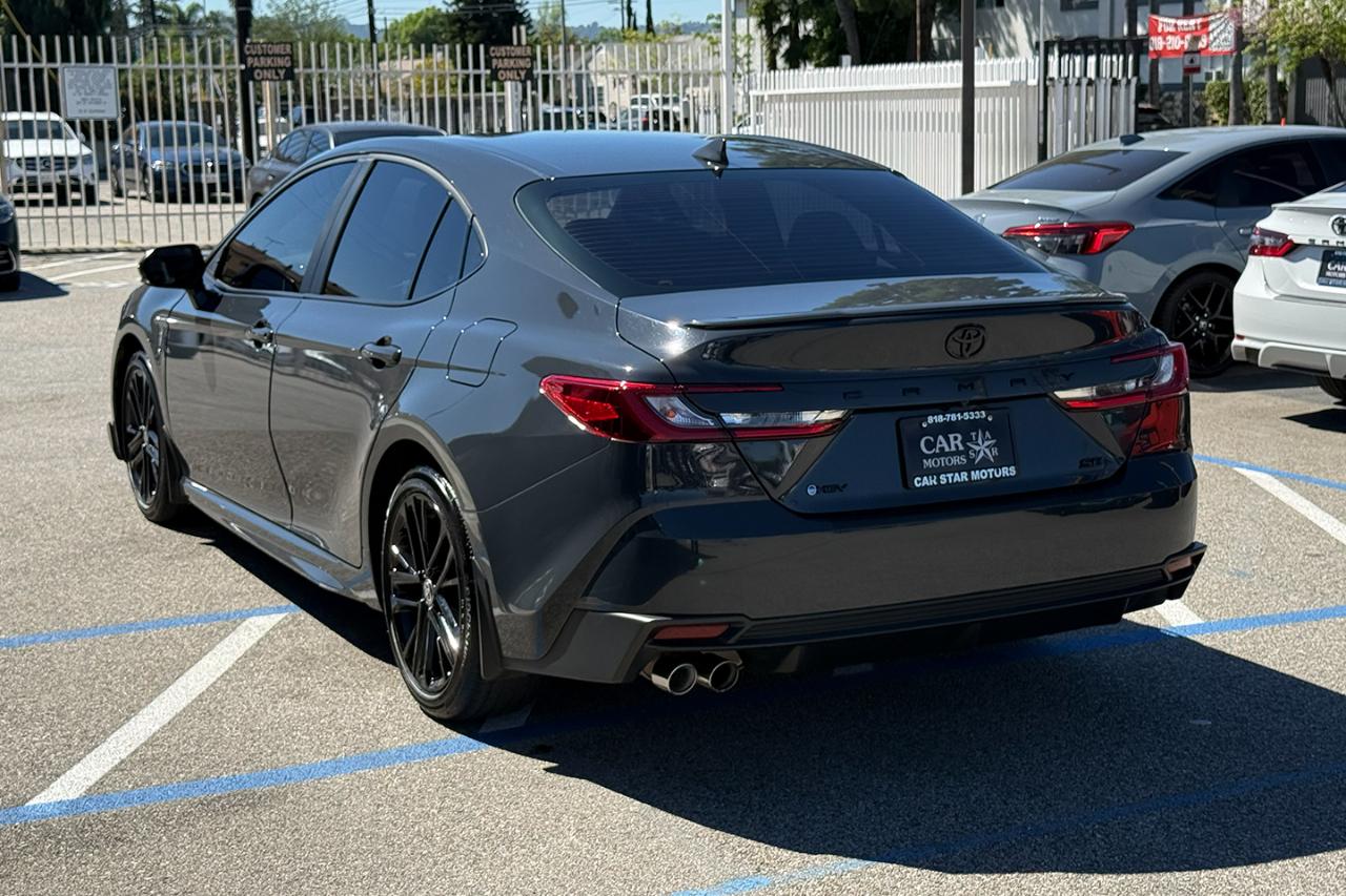 Toyota Camry Hybrid SE 2025