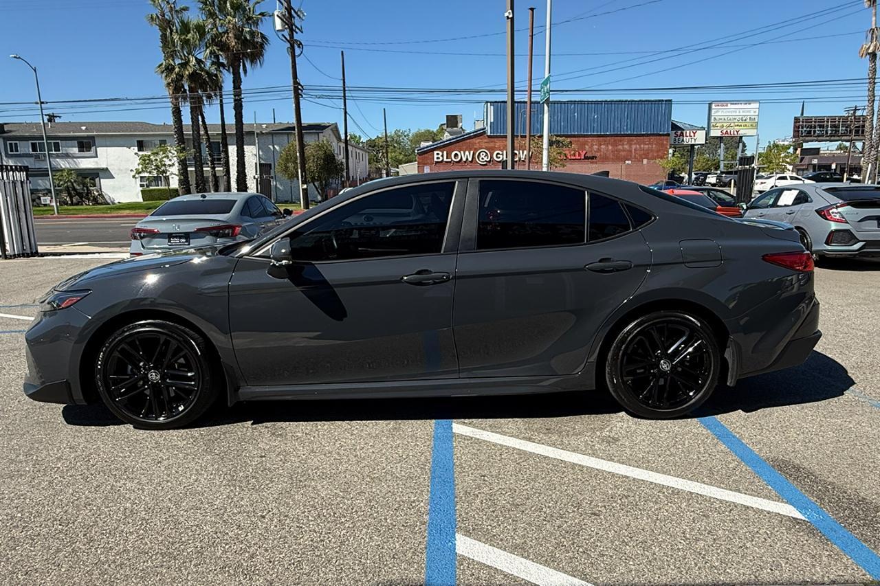 Toyota Camry Hybrid SE 2025