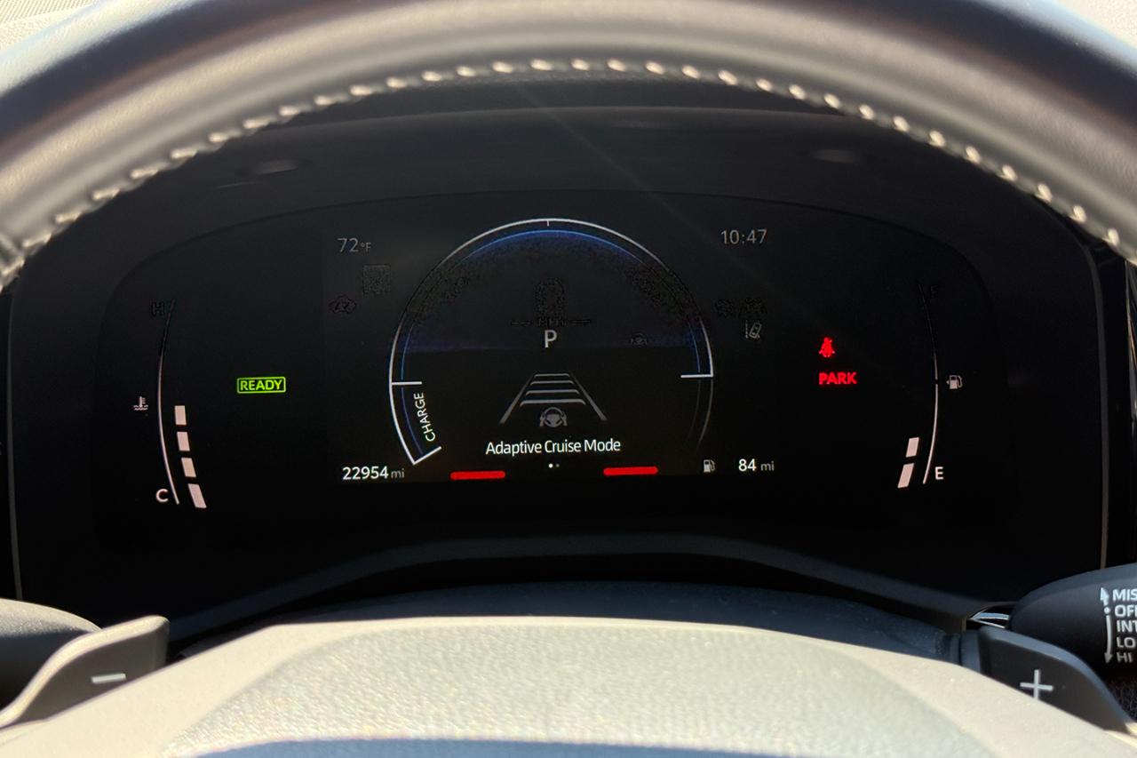 Toyota Camry Hybrid SE 2025