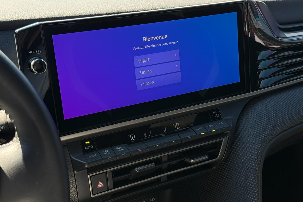 Toyota Camry Hybrid SE 2025