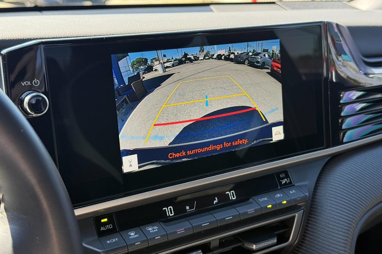 Toyota Camry Hybrid SE 2025