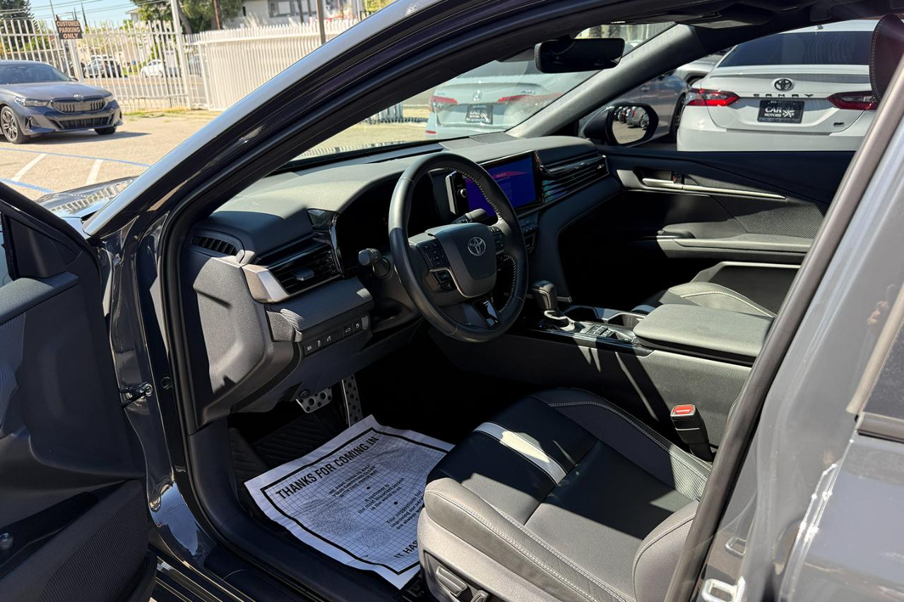 Toyota Camry Hybrid SE 2025