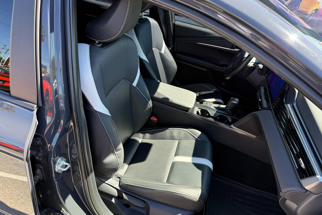 Toyota Camry Hybrid SE 2025