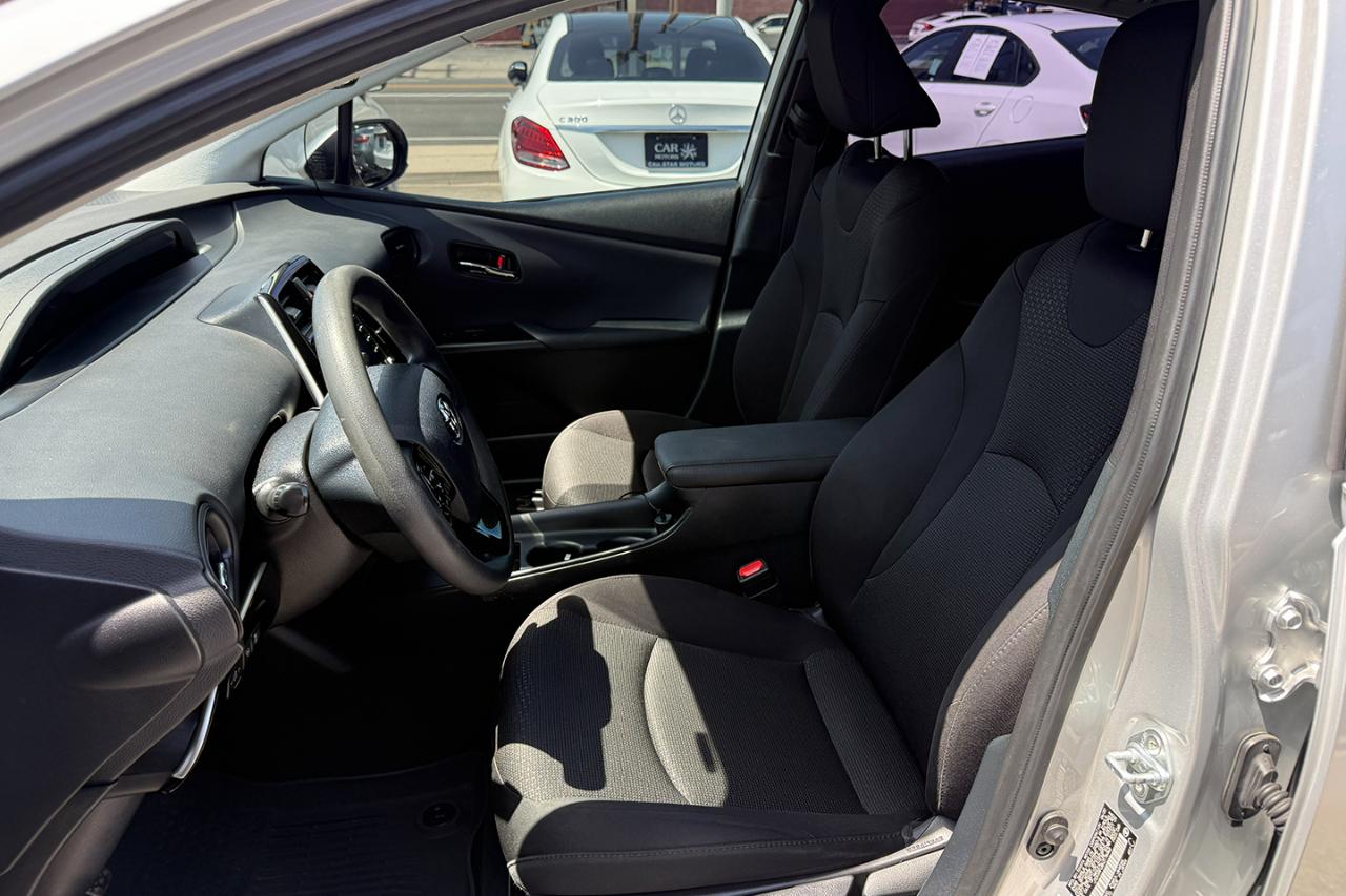 Toyota Prius LE 2022