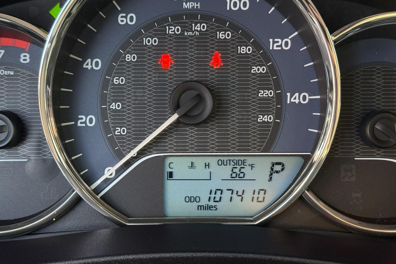 Toyota Corolla L 4-Speed AT 2016