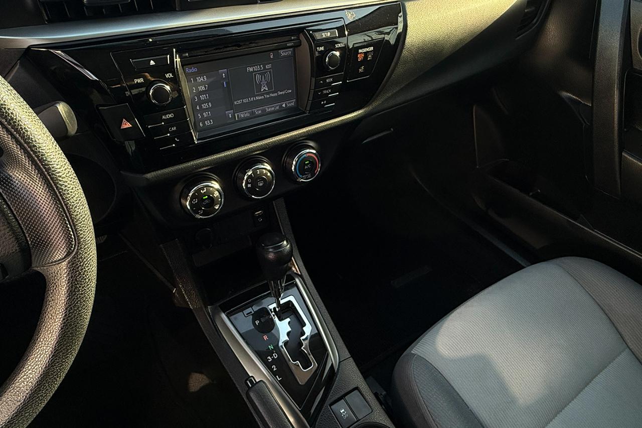 Toyota Corolla L 4-Speed AT 2016