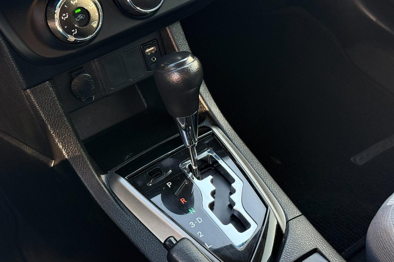 Toyota Corolla L 4-Speed AT 2016