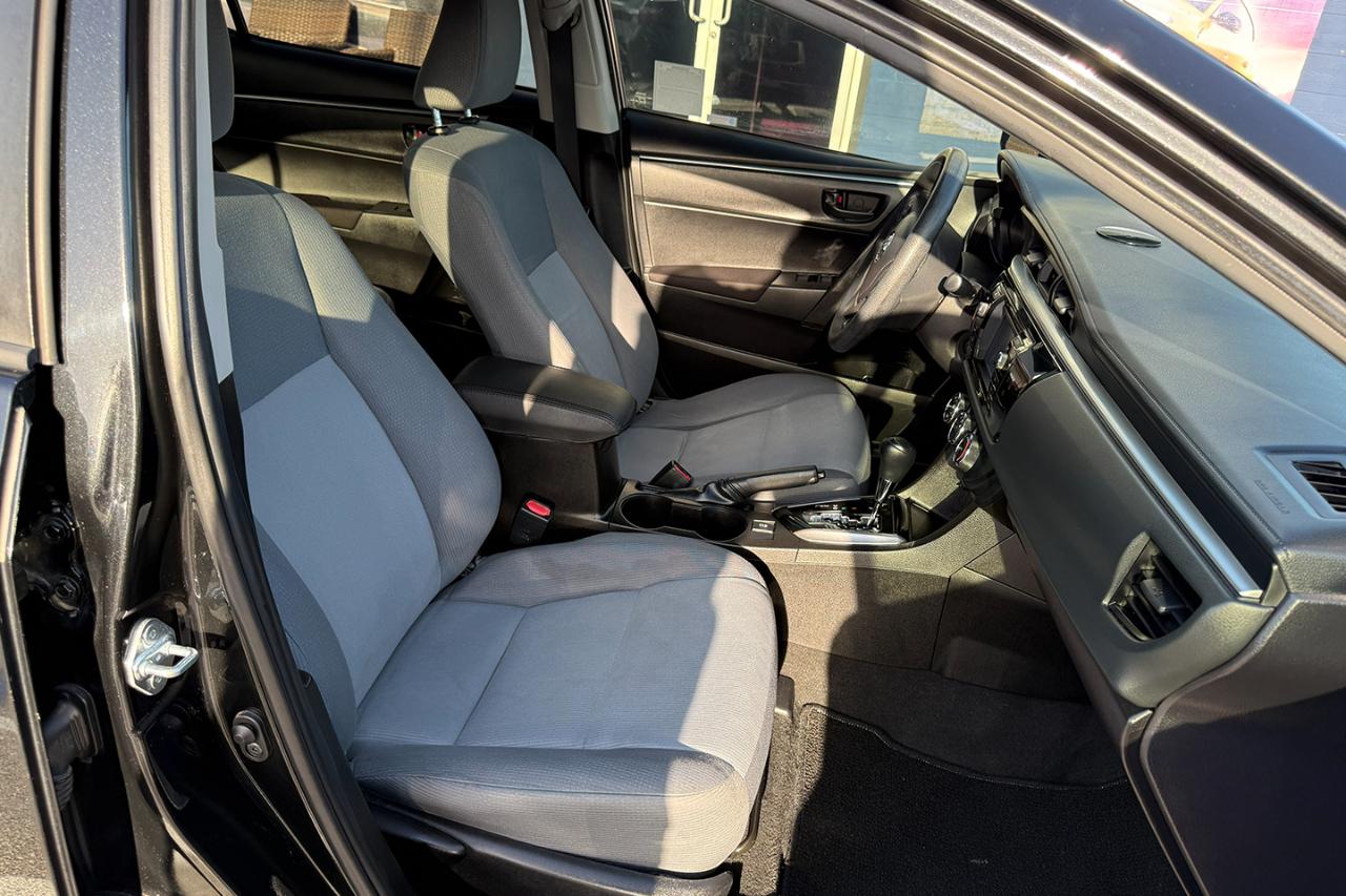 Toyota Corolla L 4-Speed AT 2016