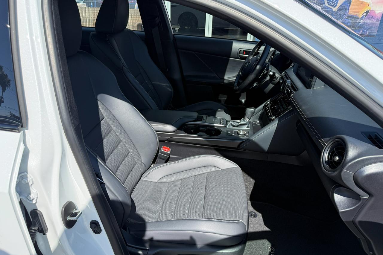 Lexus IS F SPORT 350 RWD 2025