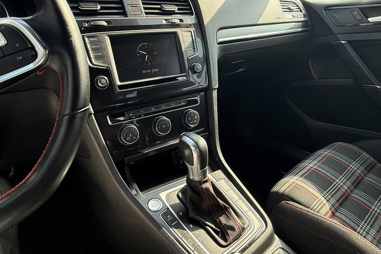 Volkswagen Golf GTI SE 6A 4-Door 2017