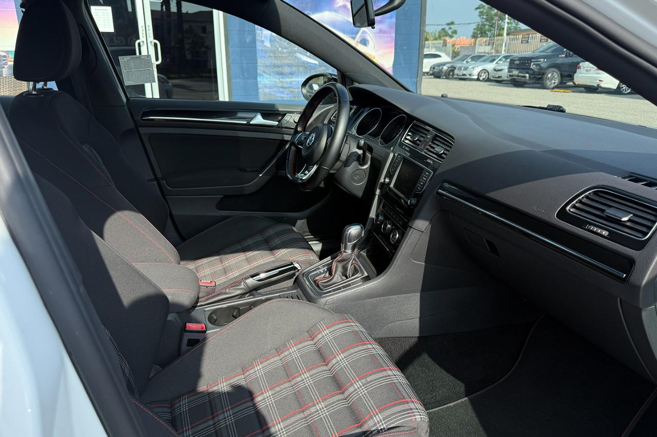 Volkswagen Golf GTI SE 6A 4-Door 2017