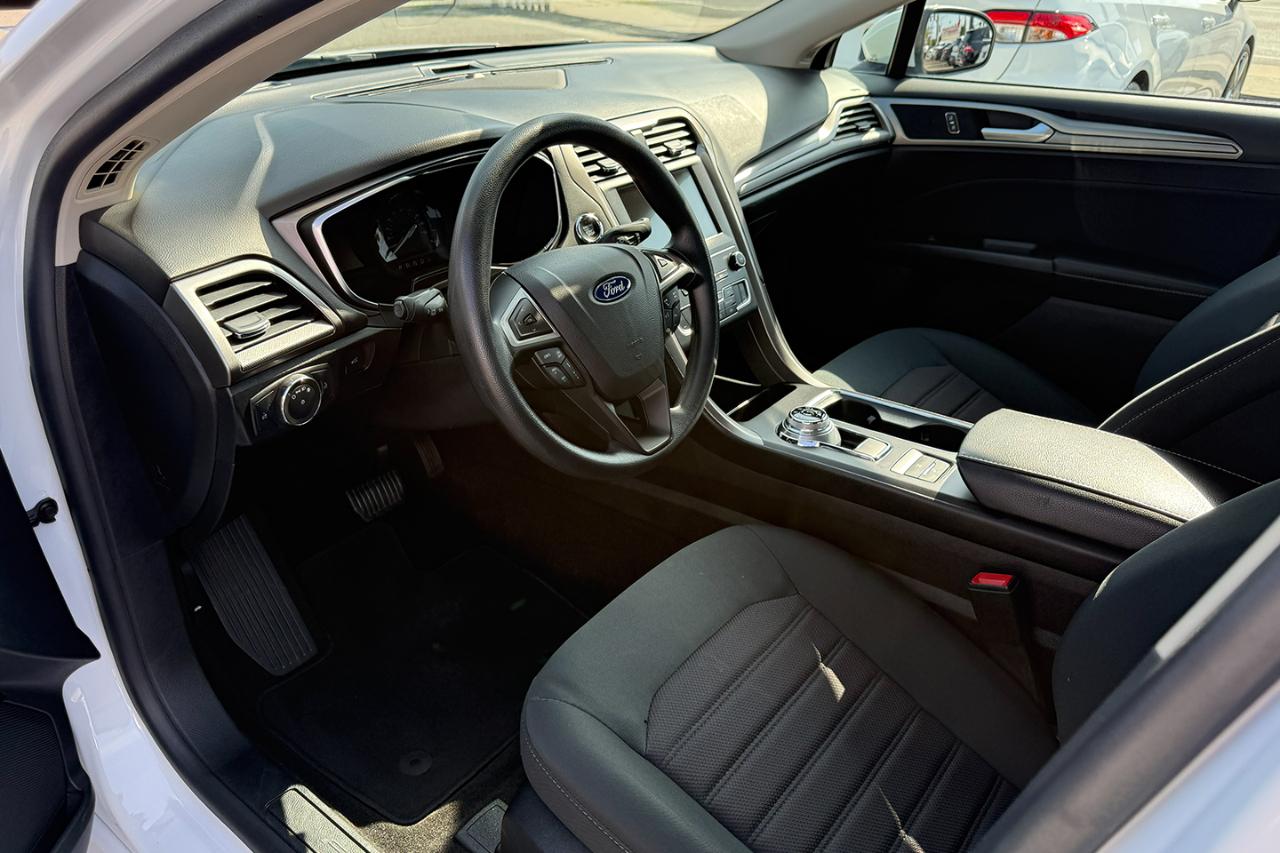 Ford Fusion Hybrid SE 2020