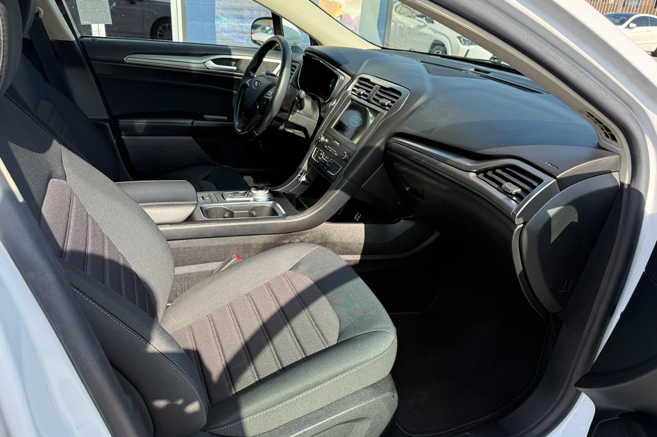 Ford Fusion Hybrid SE 2020