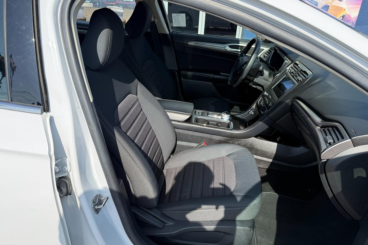Ford Fusion Hybrid SE 2020