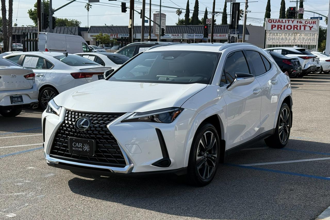 Lexus UX 300h F SPORT Design 2025