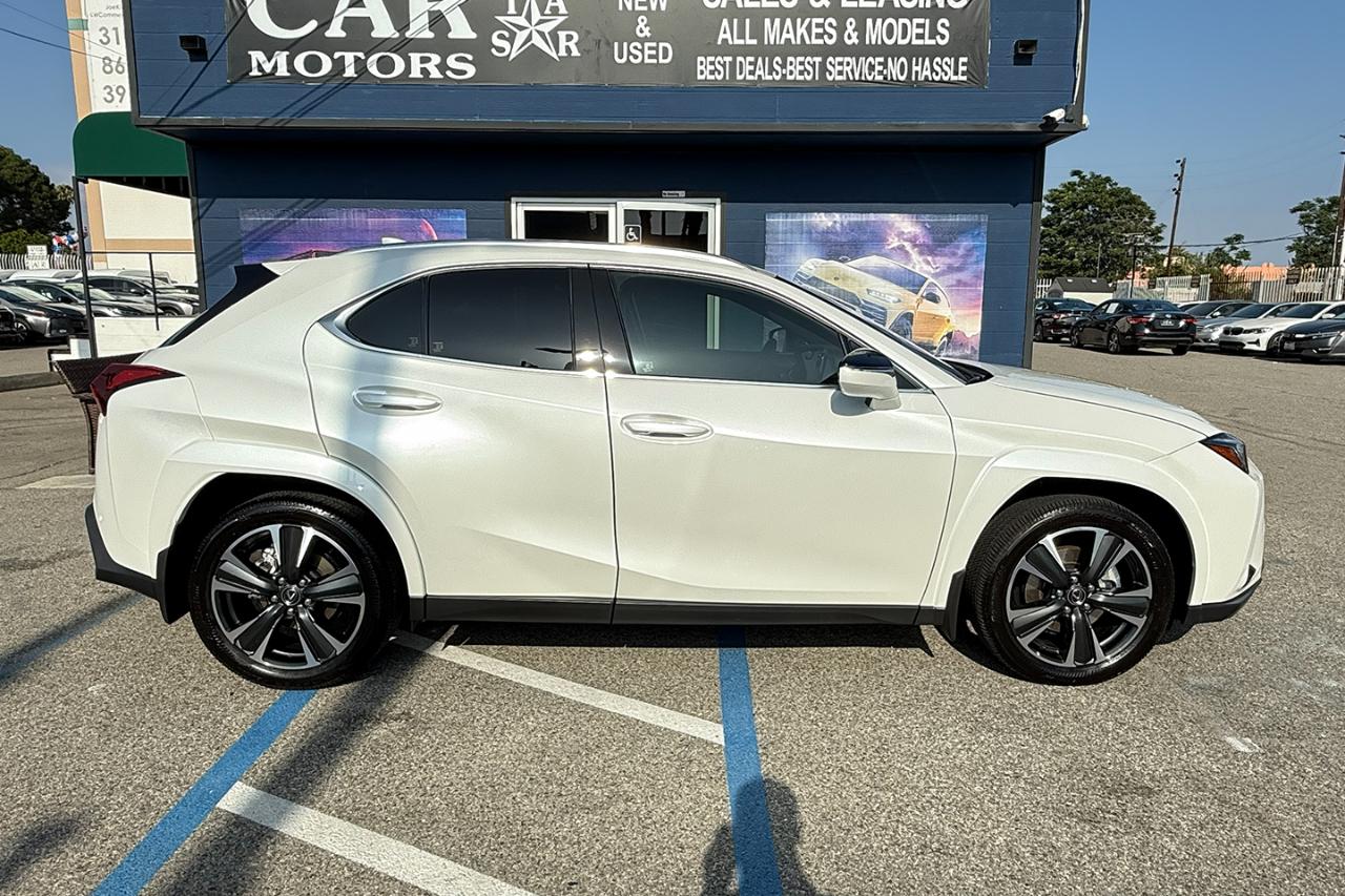 Lexus UX 300h F SPORT Design 2025