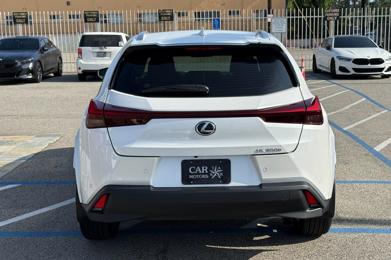 Lexus UX 300h F SPORT Design 2025