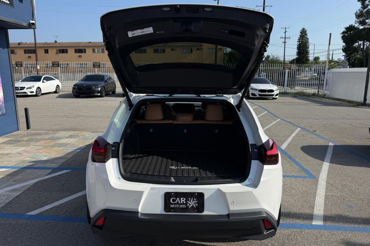 Lexus UX 300h F SPORT Design 2025