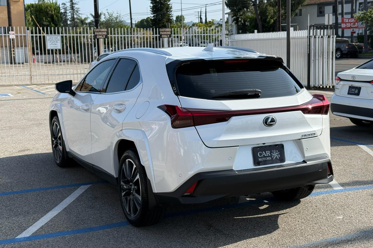Lexus UX 300h F SPORT Design 2025