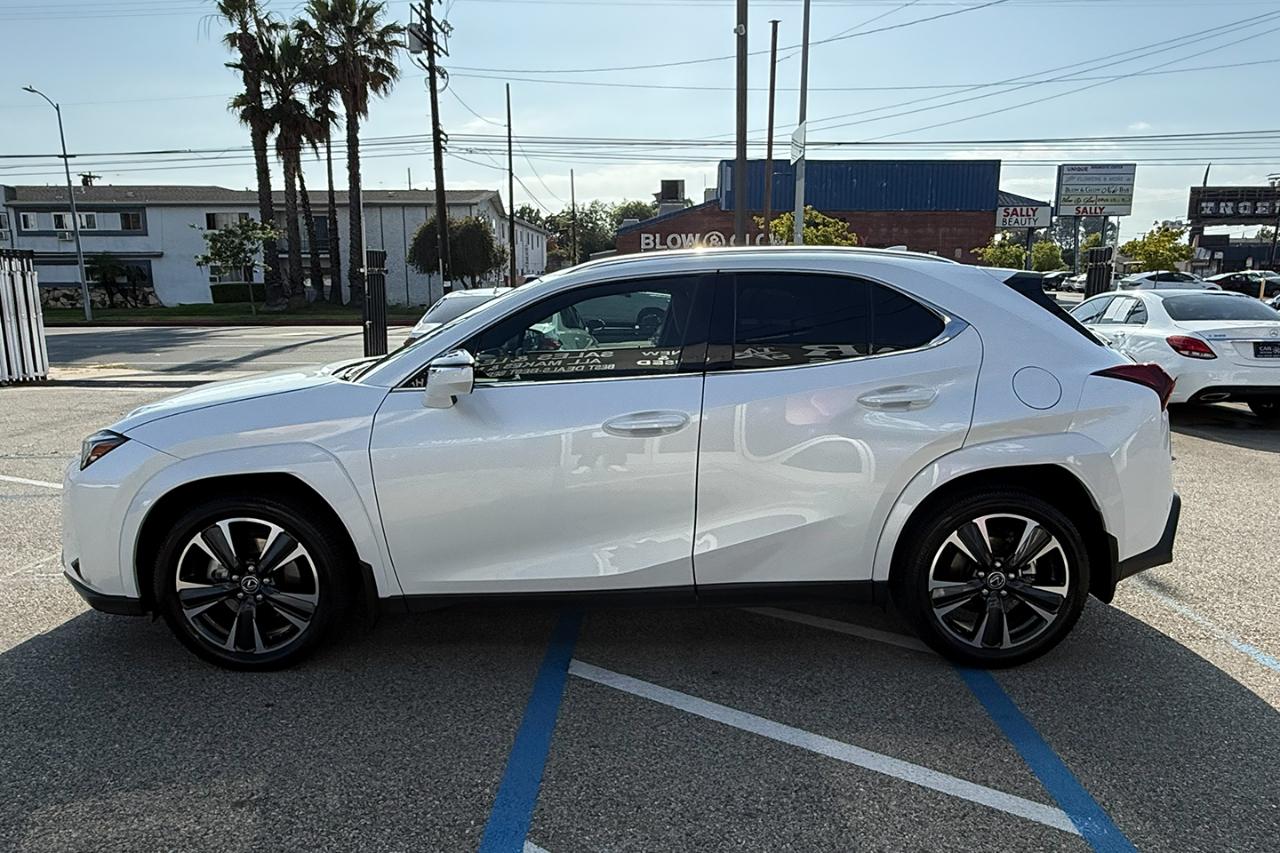 Lexus UX 300h F SPORT Design 2025